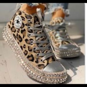 Women’s boutique leopard print with silver laces
